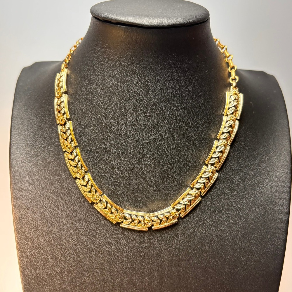 Vintage Gold Tone Link Collar Necklace Textured Leaf Pattern Adjustable Clasp